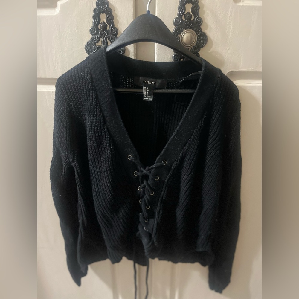 Forever 21 Black cropped sweater size small